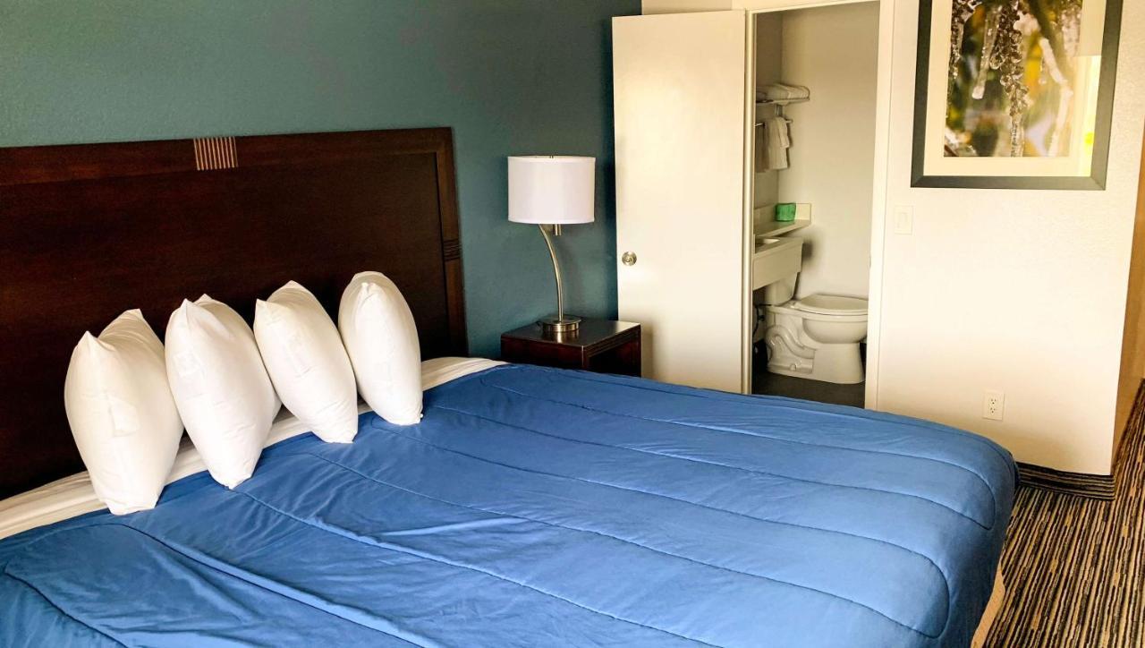 Magnuson Hotel East סירקיוז מראה חיצוני תמונה