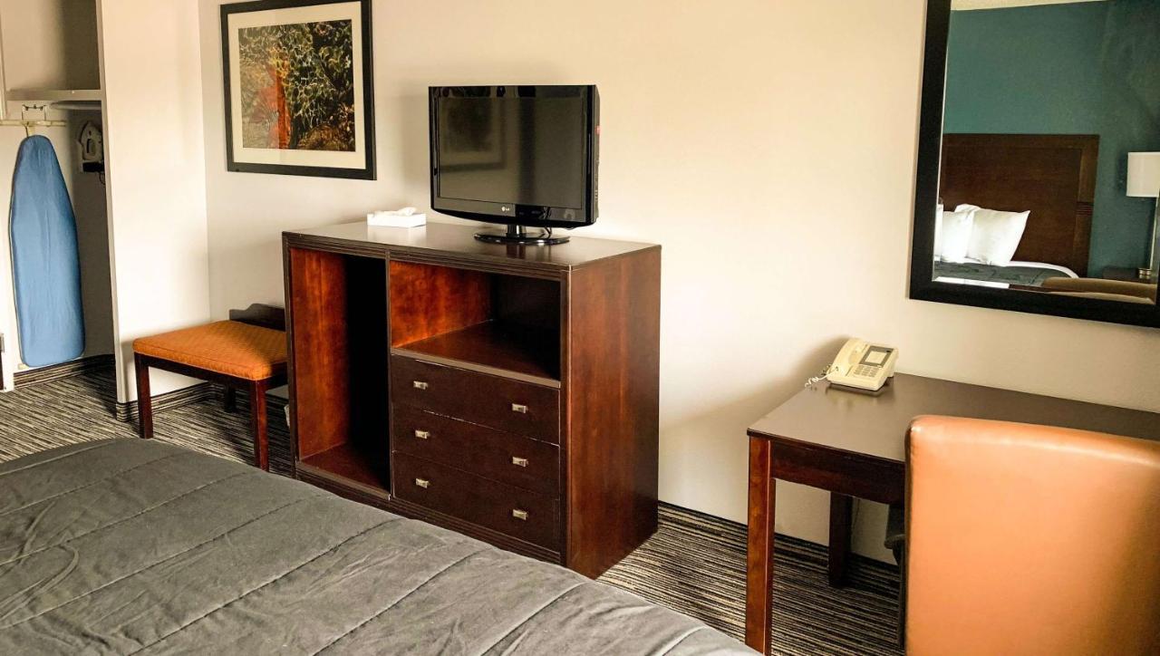 Magnuson Hotel East סירקיוז מראה חיצוני תמונה