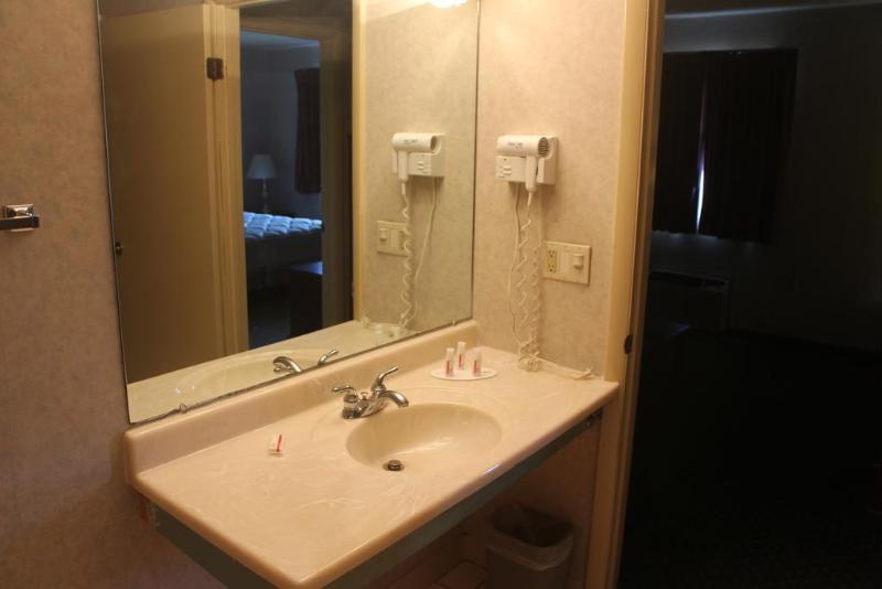 Magnuson Hotel East סירקיוז מראה חיצוני תמונה