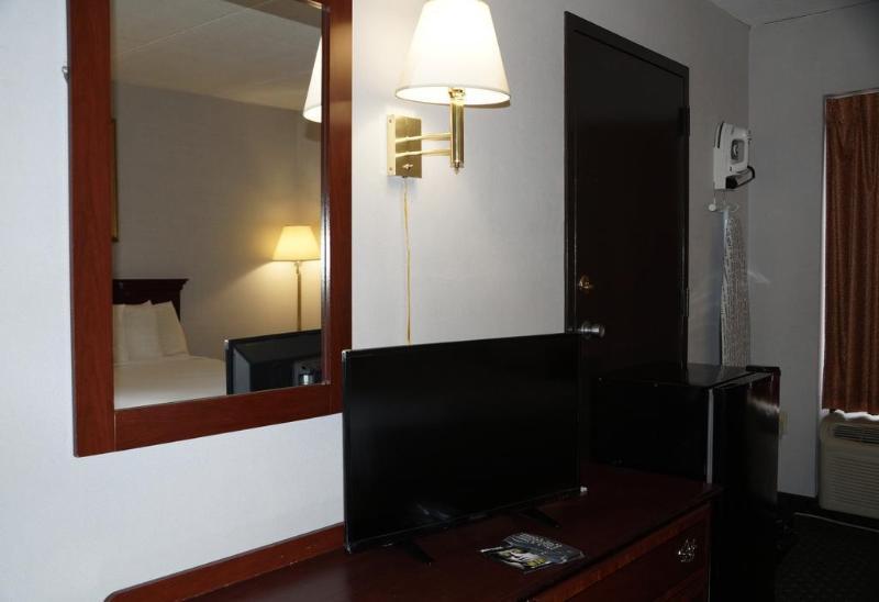 Magnuson Hotel East סירקיוז מראה חיצוני תמונה