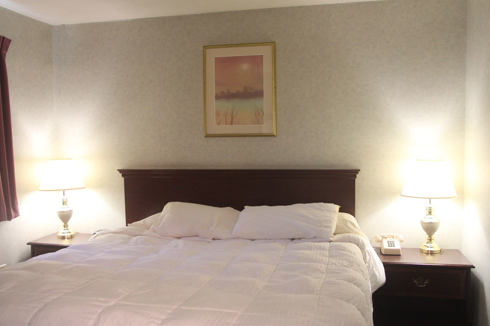 Magnuson Hotel East סירקיוז מראה חיצוני תמונה