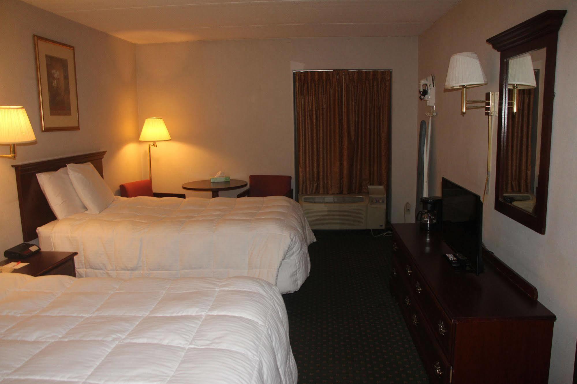 Magnuson Hotel East סירקיוז מראה חיצוני תמונה