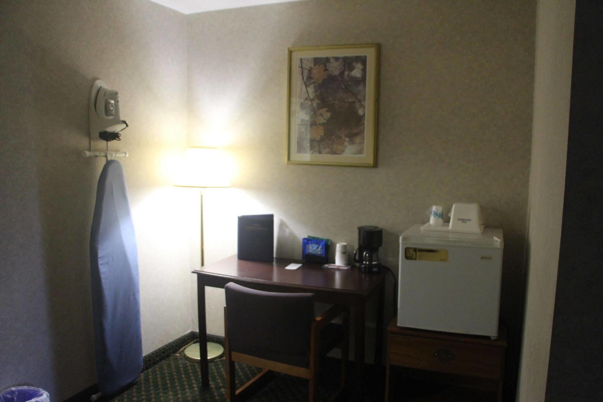 Magnuson Hotel East סירקיוז מראה חיצוני תמונה
