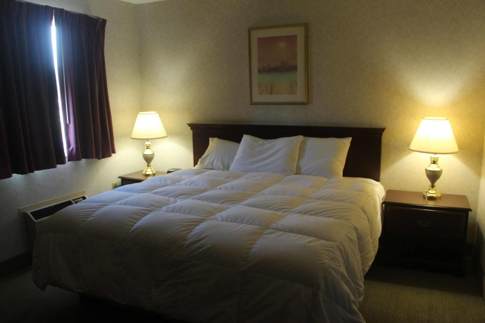 Magnuson Hotel East סירקיוז מראה חיצוני תמונה