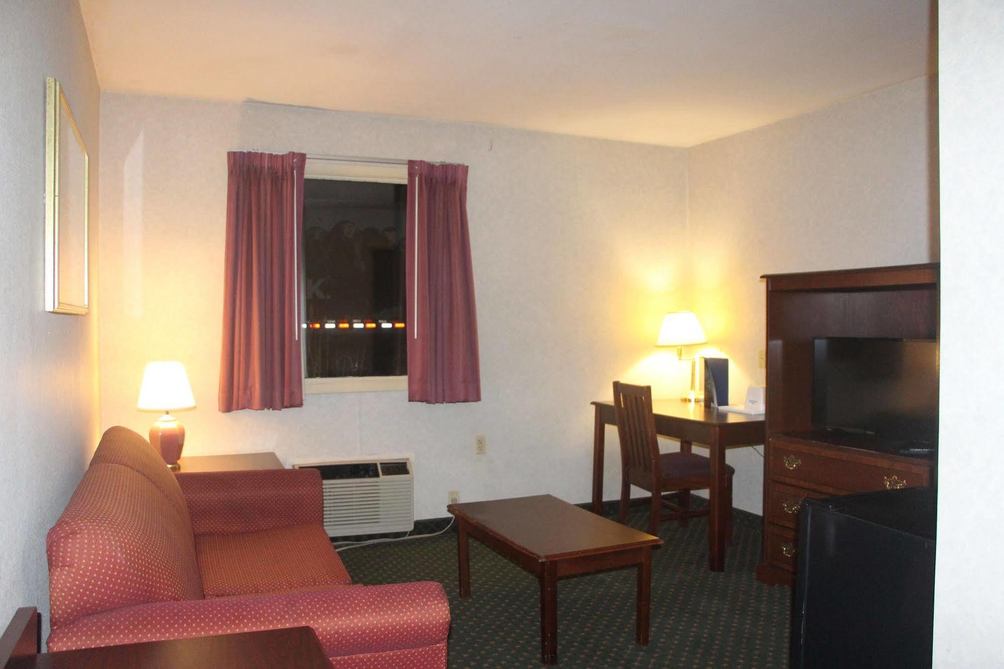 Magnuson Hotel East סירקיוז מראה חיצוני תמונה