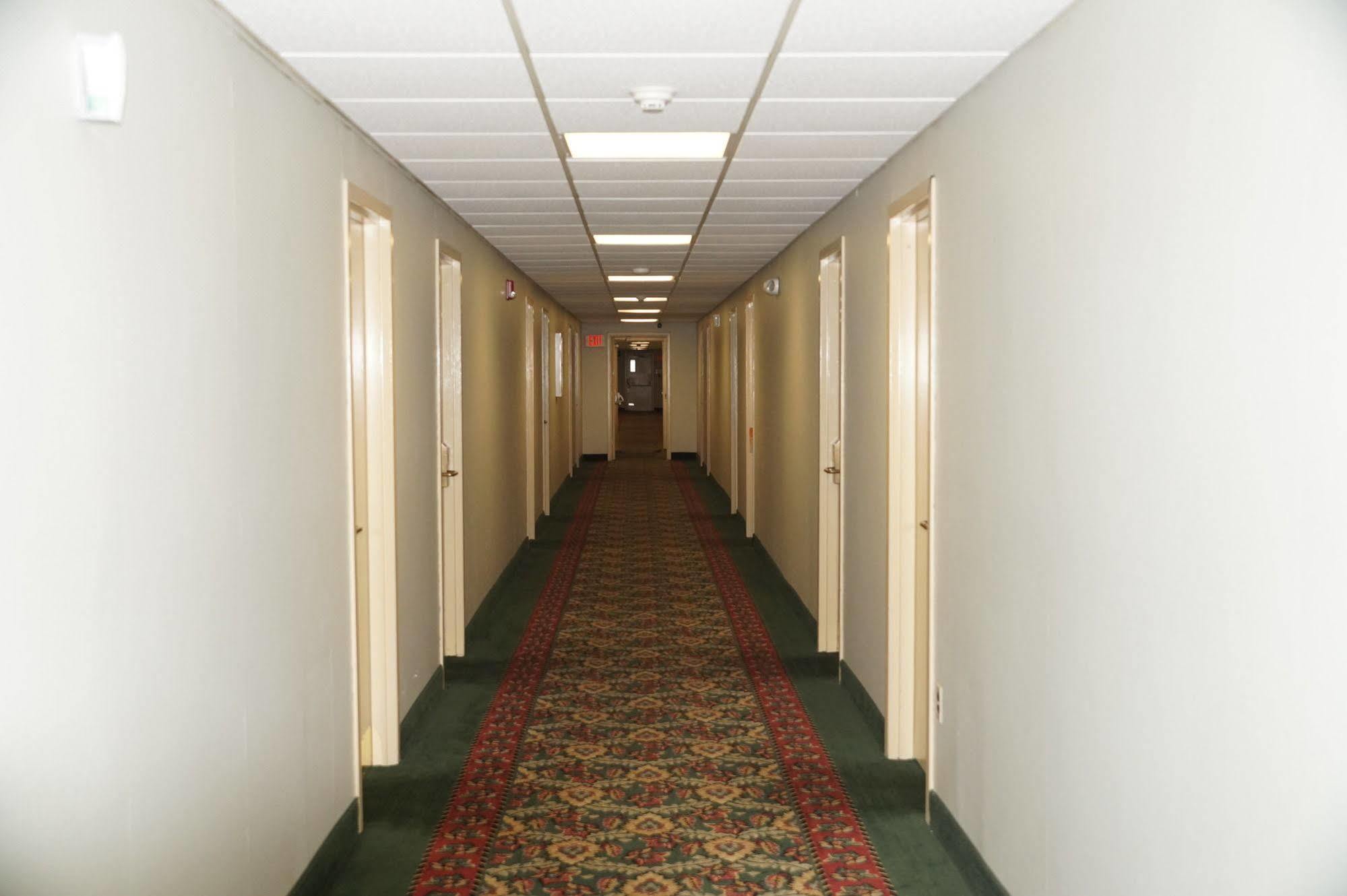 Magnuson Hotel East סירקיוז מראה חיצוני תמונה