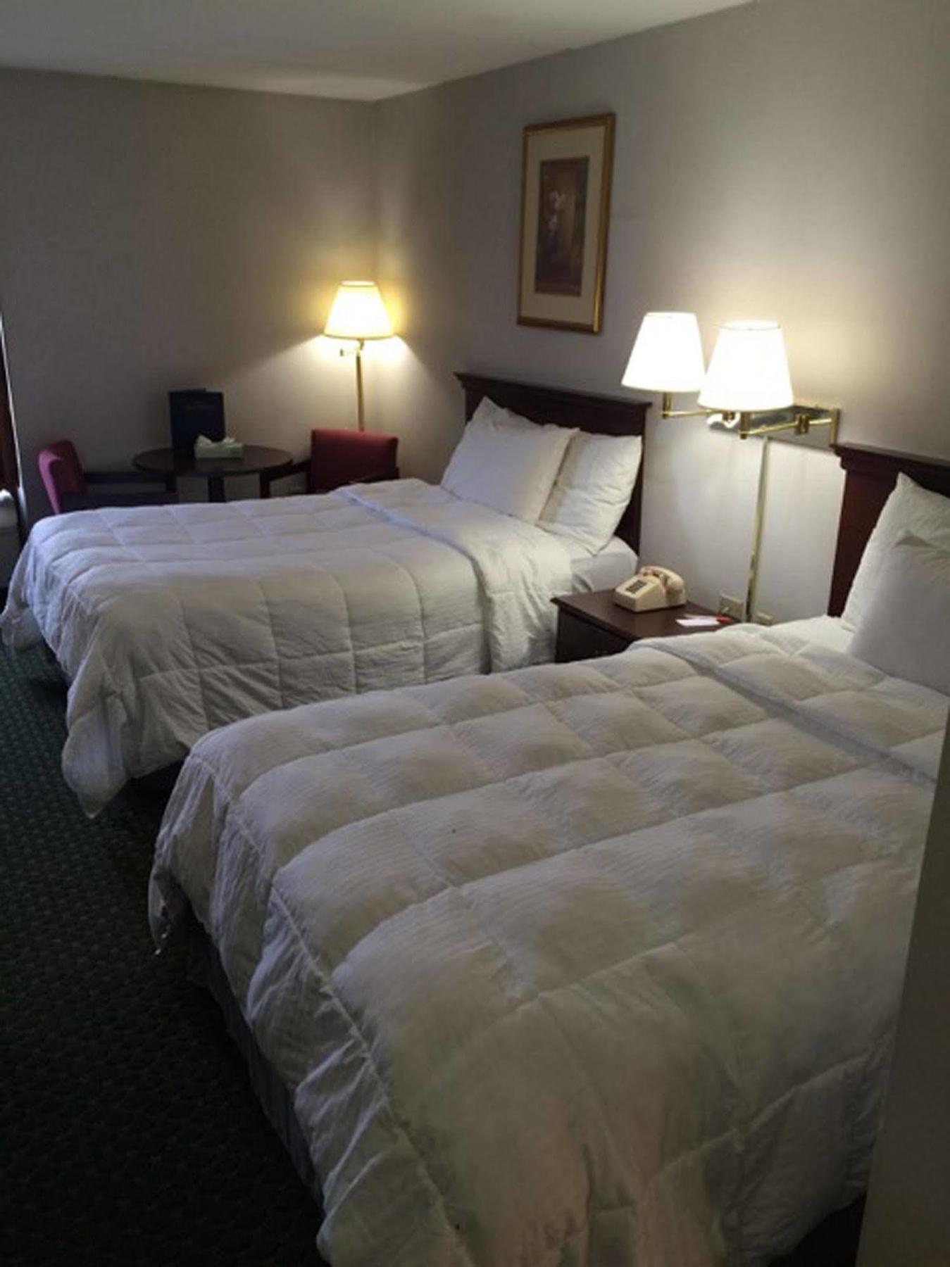 Magnuson Hotel East סירקיוז מראה חיצוני תמונה