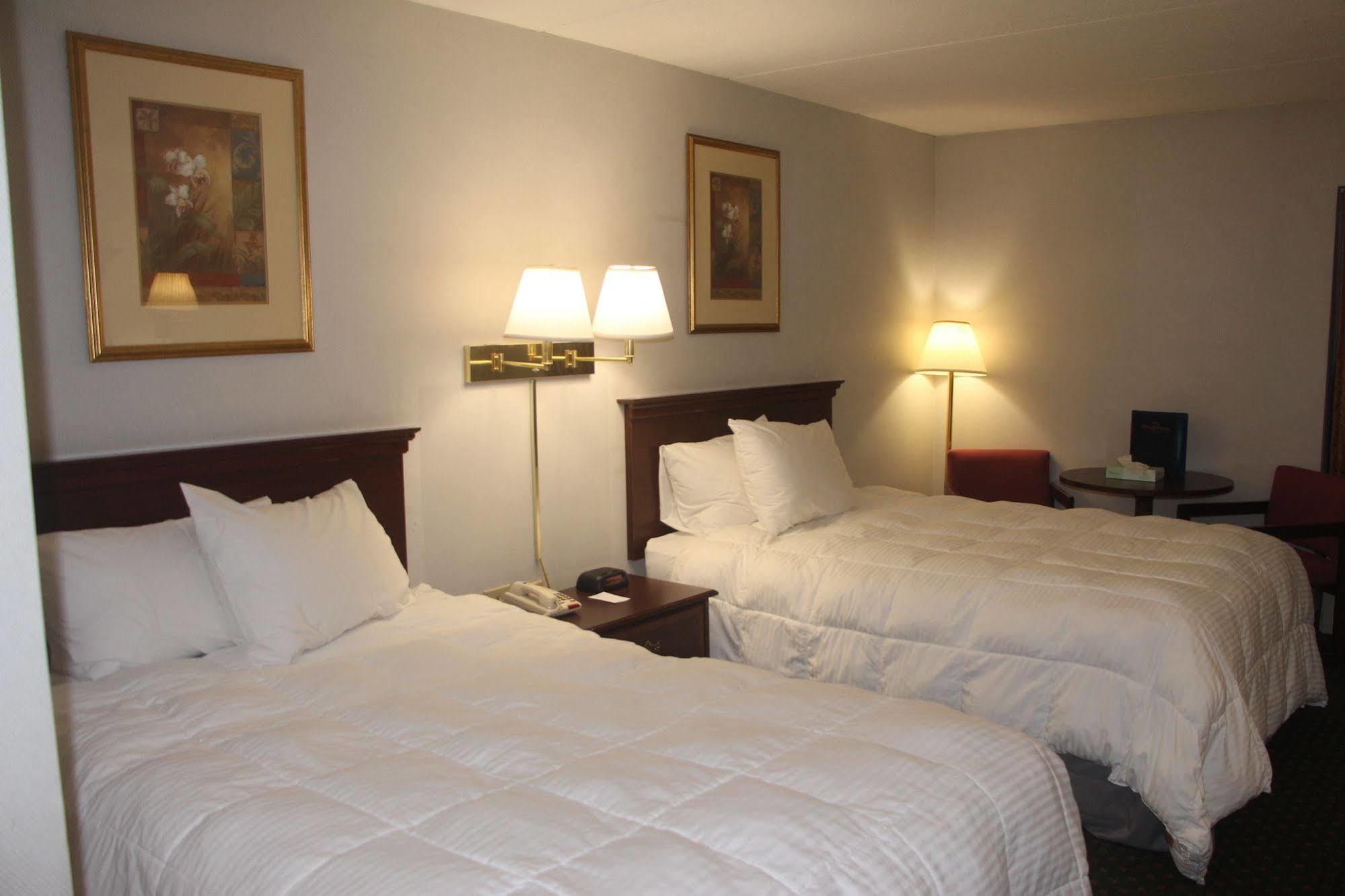 Magnuson Hotel East סירקיוז מראה חיצוני תמונה
