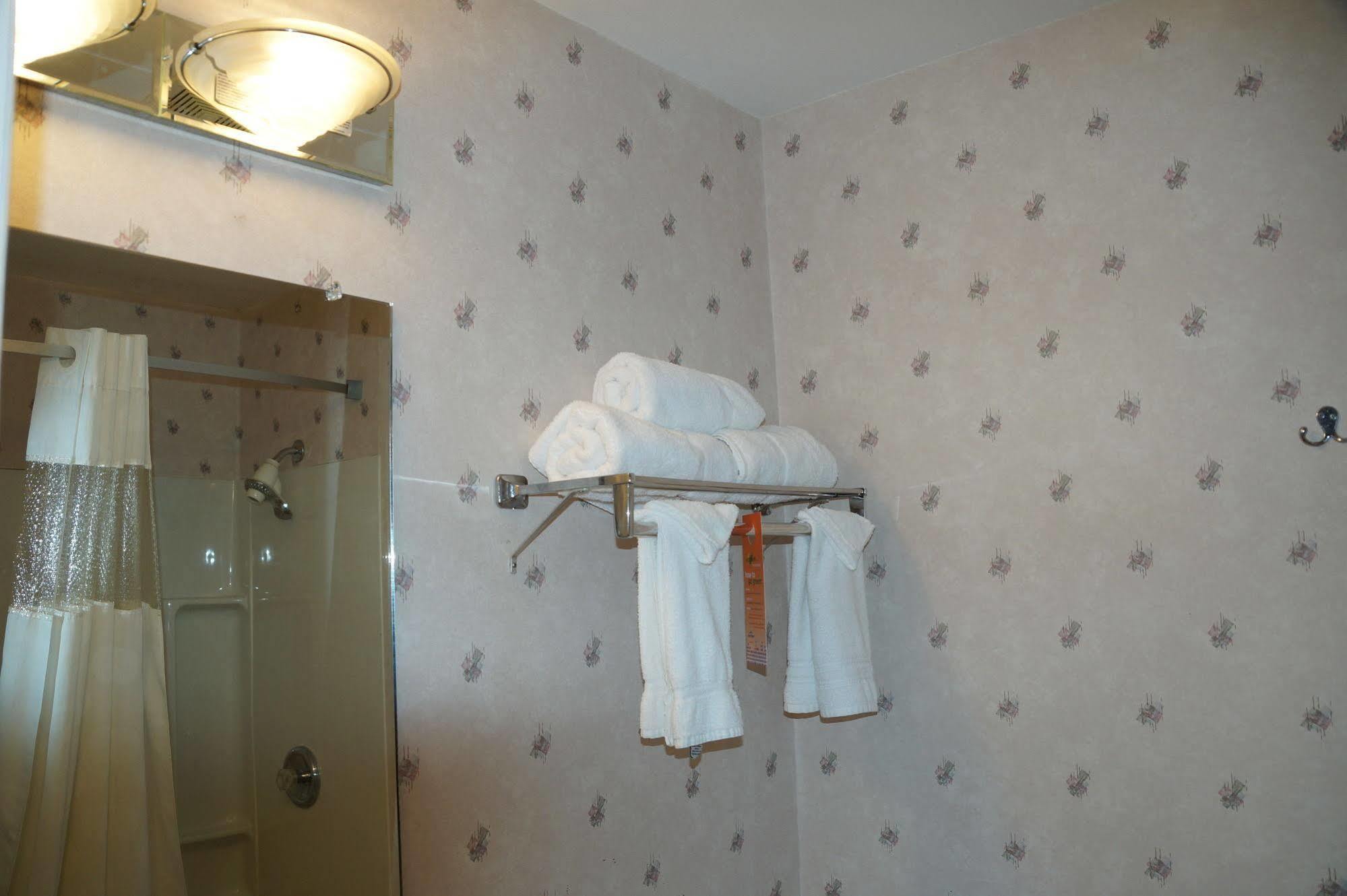 Magnuson Hotel East סירקיוז מראה חיצוני תמונה
