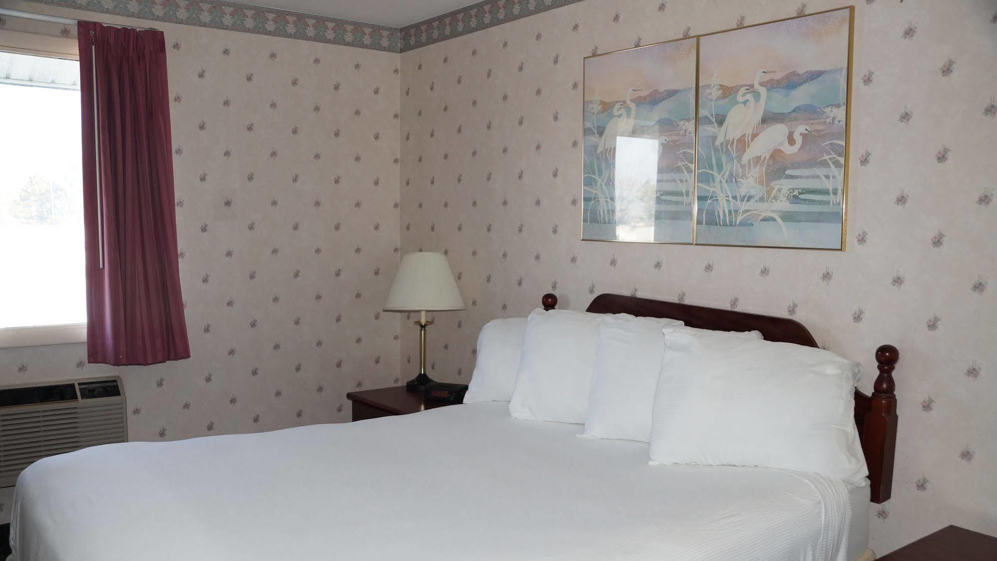Magnuson Hotel East סירקיוז מראה חיצוני תמונה